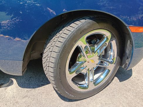 Used 2005 Chevrolet SSR w/ Preferred Equipment Group image 8