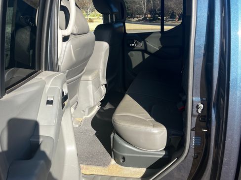 Used 2015 Nissan Frontier SL image 8