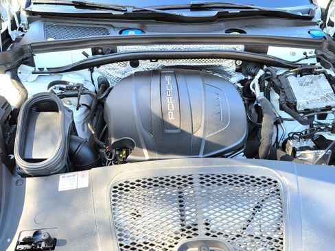 Used 2020 Porsche Macan image 18