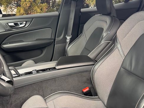 Used 2022 Volvo S60 B5 R-Design w/ Advanced Package image 23