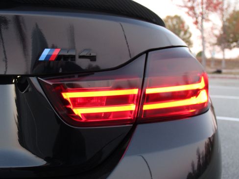 Used 2017 BMW M4 Convertible image 13