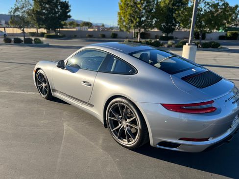 Used 2018 Porsche 911 Carrera T RWD image 2