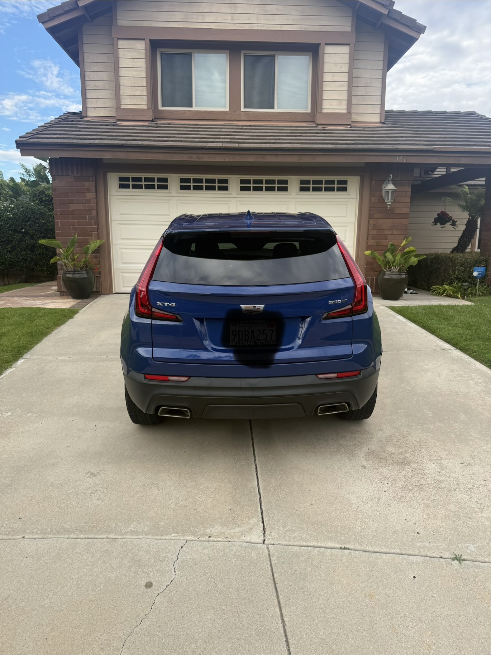 Used 2022 Cadillac XT4 Luxury w/ Driver Awareness Package FWD image 5