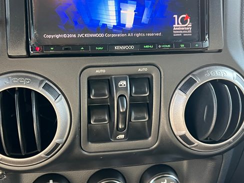 Used 2012 Jeep Wrangler Unlimited Sport w/ PWR Convenience Group image 9