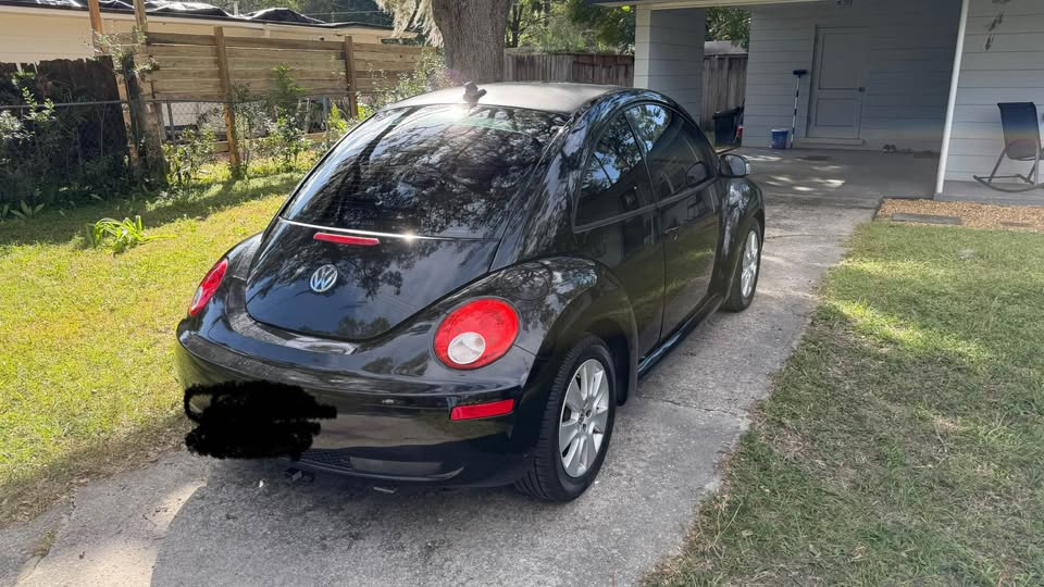 Used 2009 Volkswagen Beetle Coupe FWD image 5