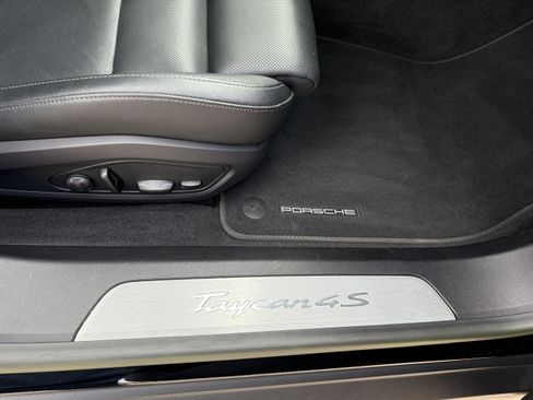 Used 2022 Porsche Taycan 4S image 22