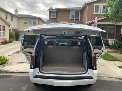 Used 2017 Cadillac Escalade Premium Luxury image 18