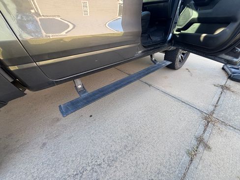 Used 2022 RAM 1500 Big Horn AWD/4WD image 9