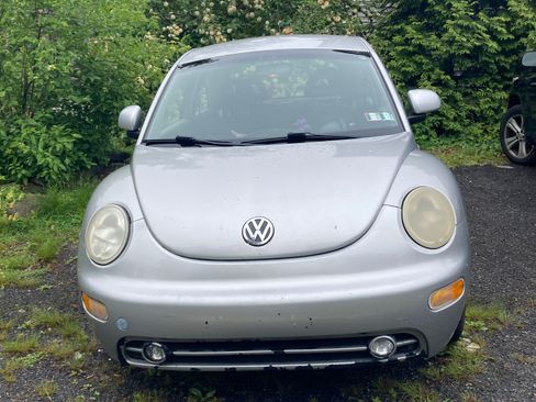 Used 2000 Volkswagen Beetle GLS FWD image 2