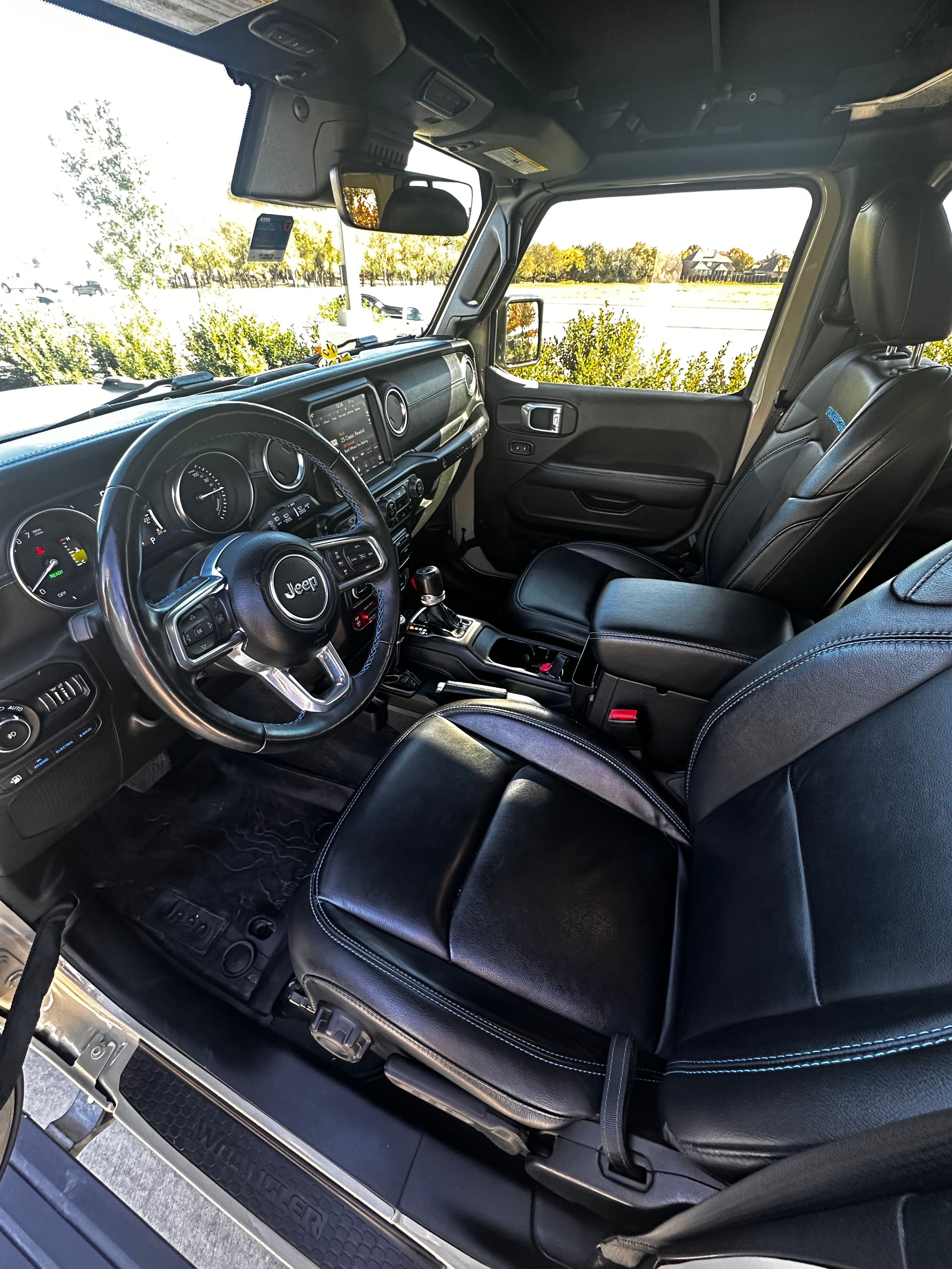 Used 2022 Jeep Wrangler Unlimited Rubicon 4xe w/ Steel Bumper Group AWD/4WD image 11