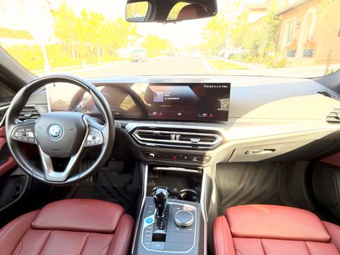 Used 2023 BMW i4 eDrive40 image 2