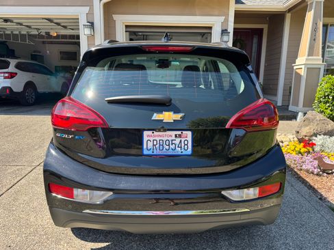 Used 2018 Chevrolet Bolt Premier w/ Driver Confidence II Package FWD image 2