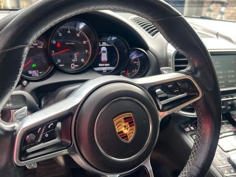 Used 2016 Porsche Cayenne image 19