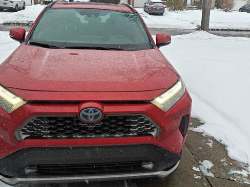 Used 2022 Toyota RAV4 SE w/ Weather & Moonroof Package image 1