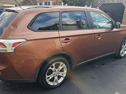 Used 2015 Mitsubishi Outlander SE image 4