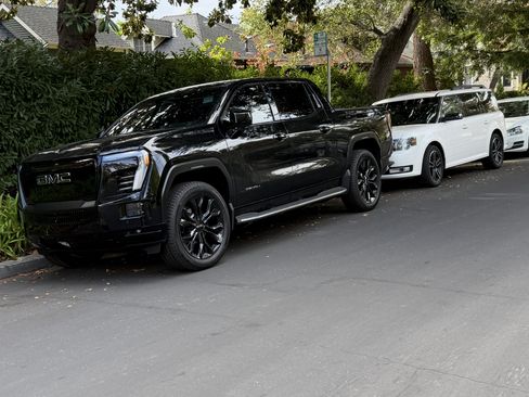 Used 2025 GMC Sierra EV Denali image 13