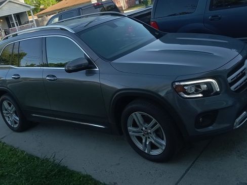 Used 2020 Mercedes-Benz GLB 250 4MATIC image 2