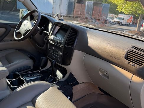 Used 2004 Toyota Land Cruiser image 15