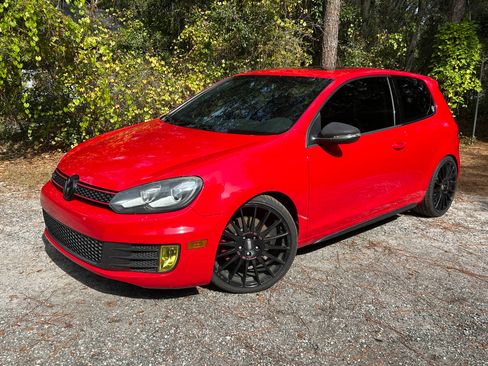 Used 2011 Volkswagen Golf 2-Door image 2