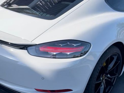 Used 2018 Porsche 718 Cayman RWD image 8