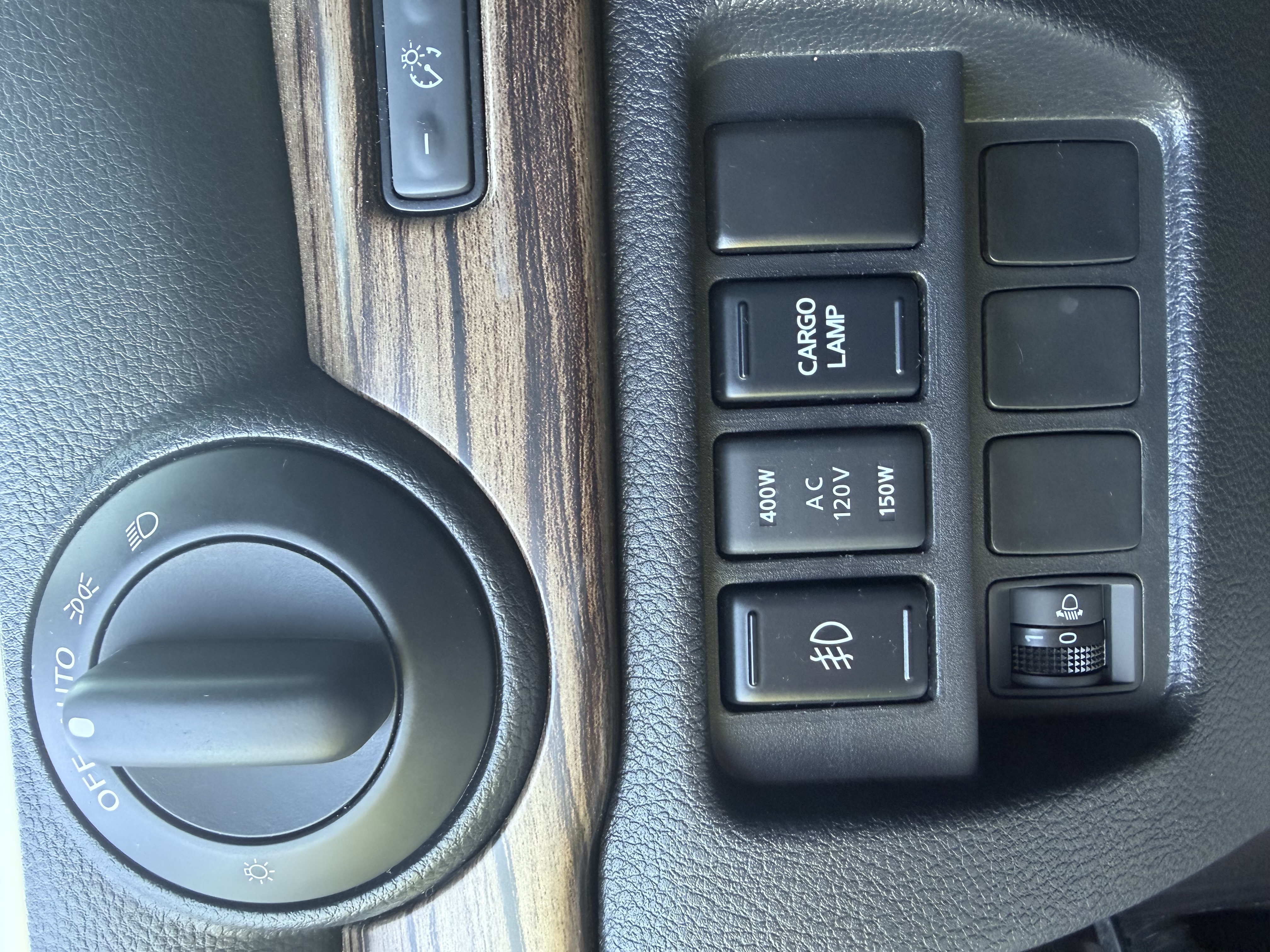 Used 2018 Nissan Titan SL AWD/4WD image 9