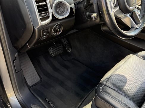 Used 2016 Porsche Cayenne AWD/4WD image 5