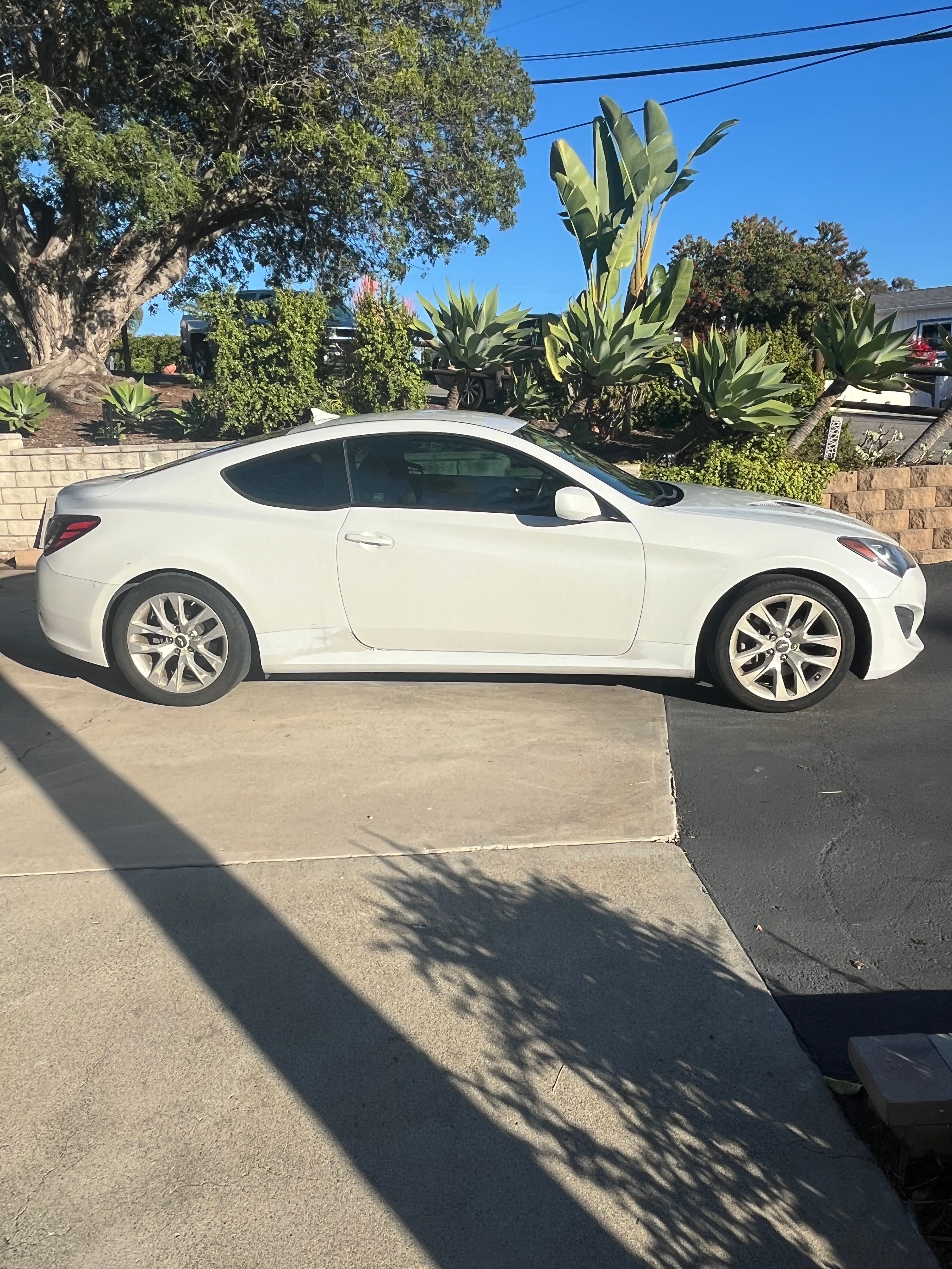 Used 2013 Hyundai Genesis 2.0T RWD image 4