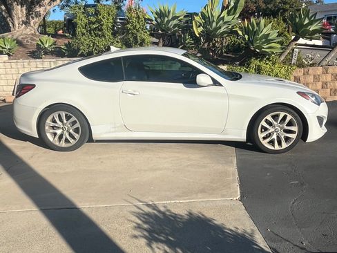 Used 2013 Hyundai Genesis 2.0T image 4
