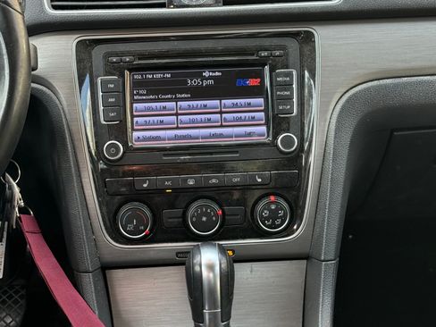 Used 2014 Volkswagen Passat 1.8T SE image 6