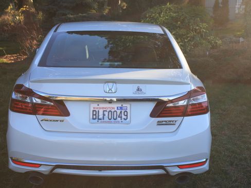 Used 2017 Honda Accord Sport Special Edition image 12