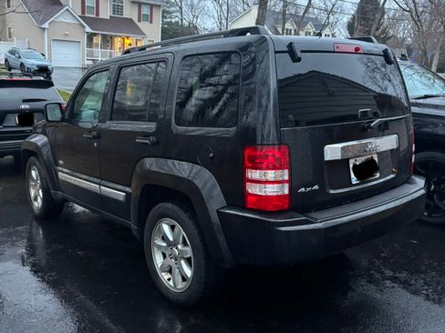 Used 2012 Jeep Liberty Sport image 2