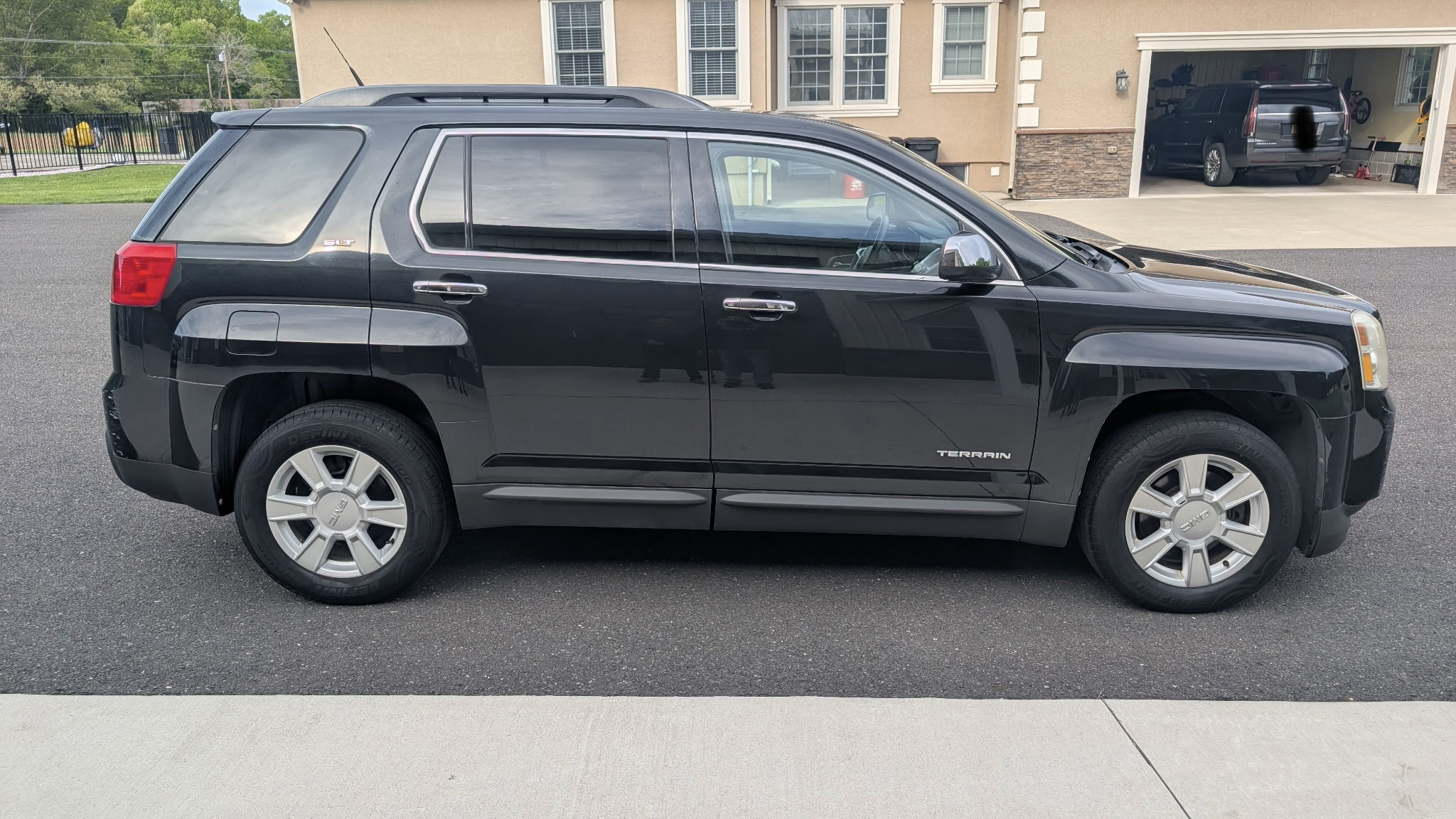 Used 2012 GMC Terrain SLT w/ LPO, Chrome Package AWD/4WD image 9