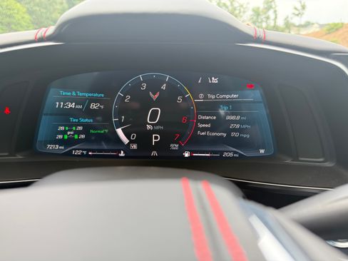 Used 2024 Chevrolet Corvette Stingray Premium Cpe w/ Z51 Performance Package RWD image 25