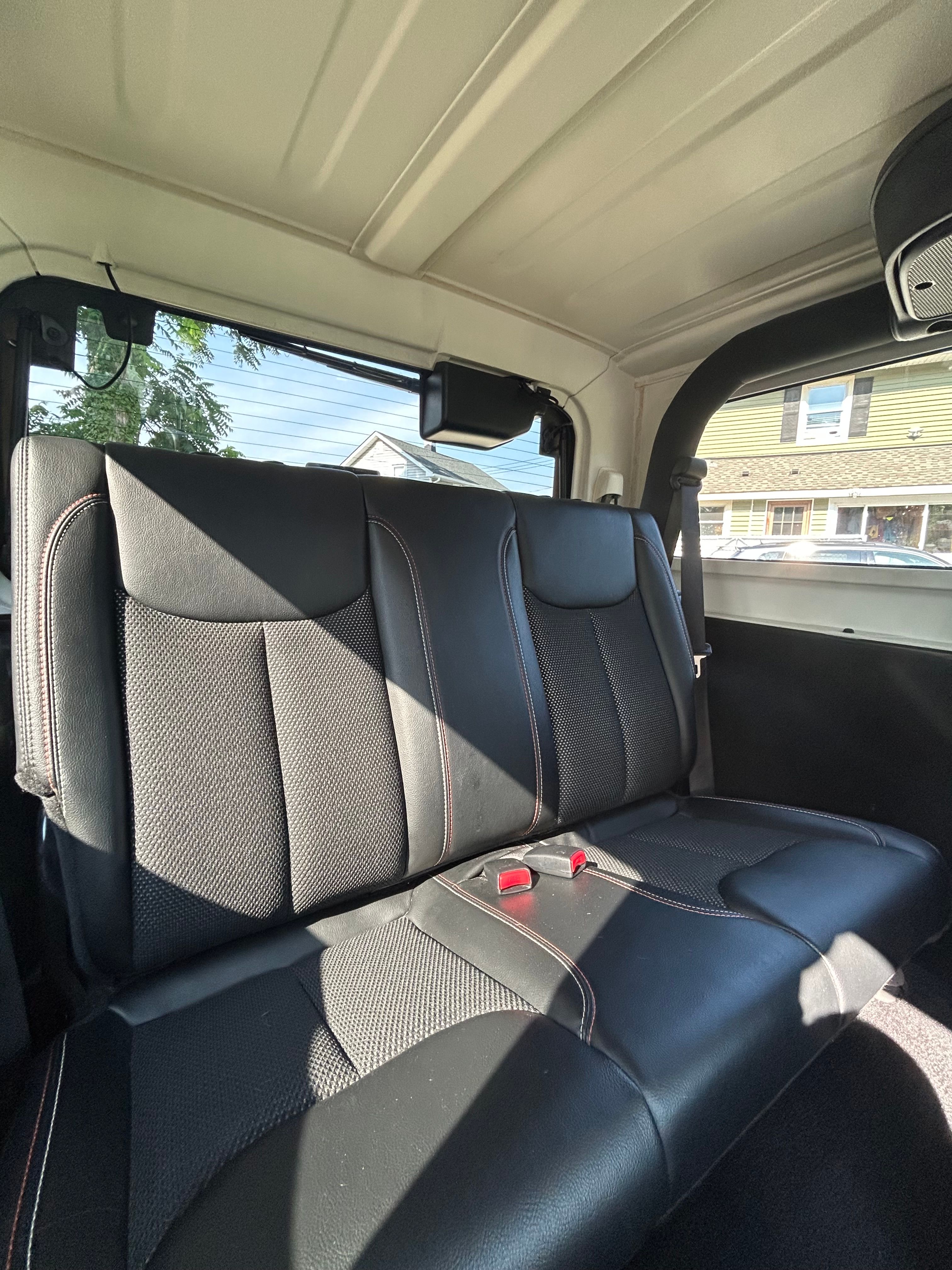 Used 2016 Jeep Wrangler Sahara AWD/4WD image 9