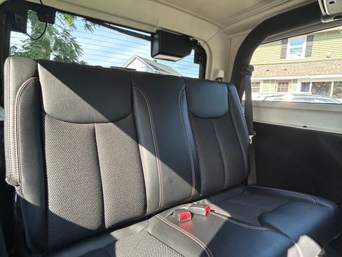 Used 2016 Jeep Wrangler Sahara AWD/4WD image 9
