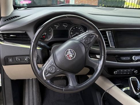 Used 2021 Buick Enclave Essence image 10