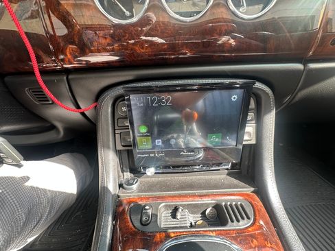 Used 2005 Jaguar XK8 Convertible image 16