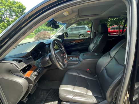 Used 2019 Cadillac Escalade Luxury image 12