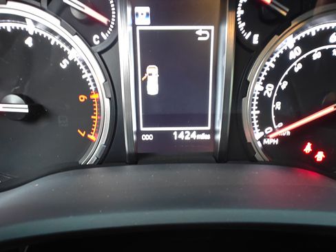 Used 2020 Toyota 4Runner 4WD image 14