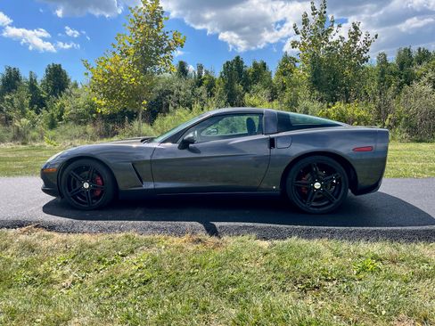 Used 2009 Chevrolet Corvette Coupe image 2