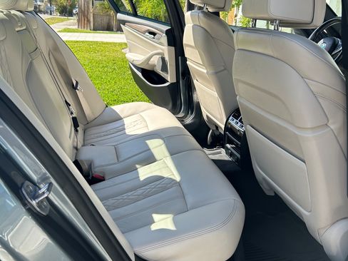 Used 2018 BMW M550i xDrive image 12