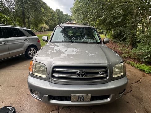 Used 2003 Toyota Sequoia Limited image 2