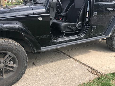 Used 2017 Jeep Wrangler Unlimited Sahara image 2