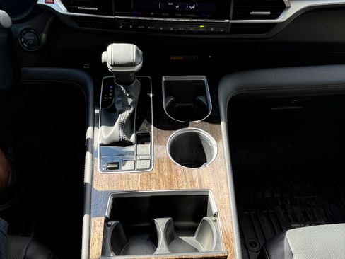 Used 2025 Toyota Sienna Limited image 15