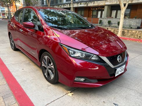 Used 2018 Nissan Leaf SV w/ SV Technology Package image 1