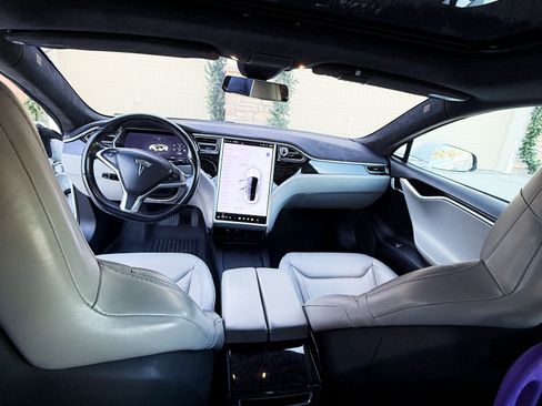 Used 2016 Tesla Model S 70 image 6