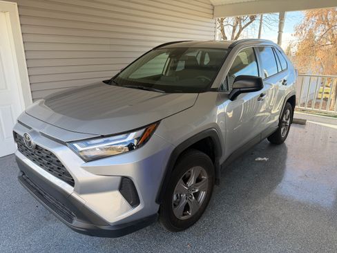 Used 2025 Toyota RAV4 LE image 7