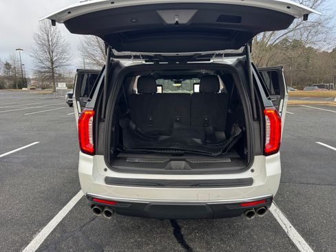Used 2023 GMC Yukon XL Denali w/ Denali Reserve Package image 15