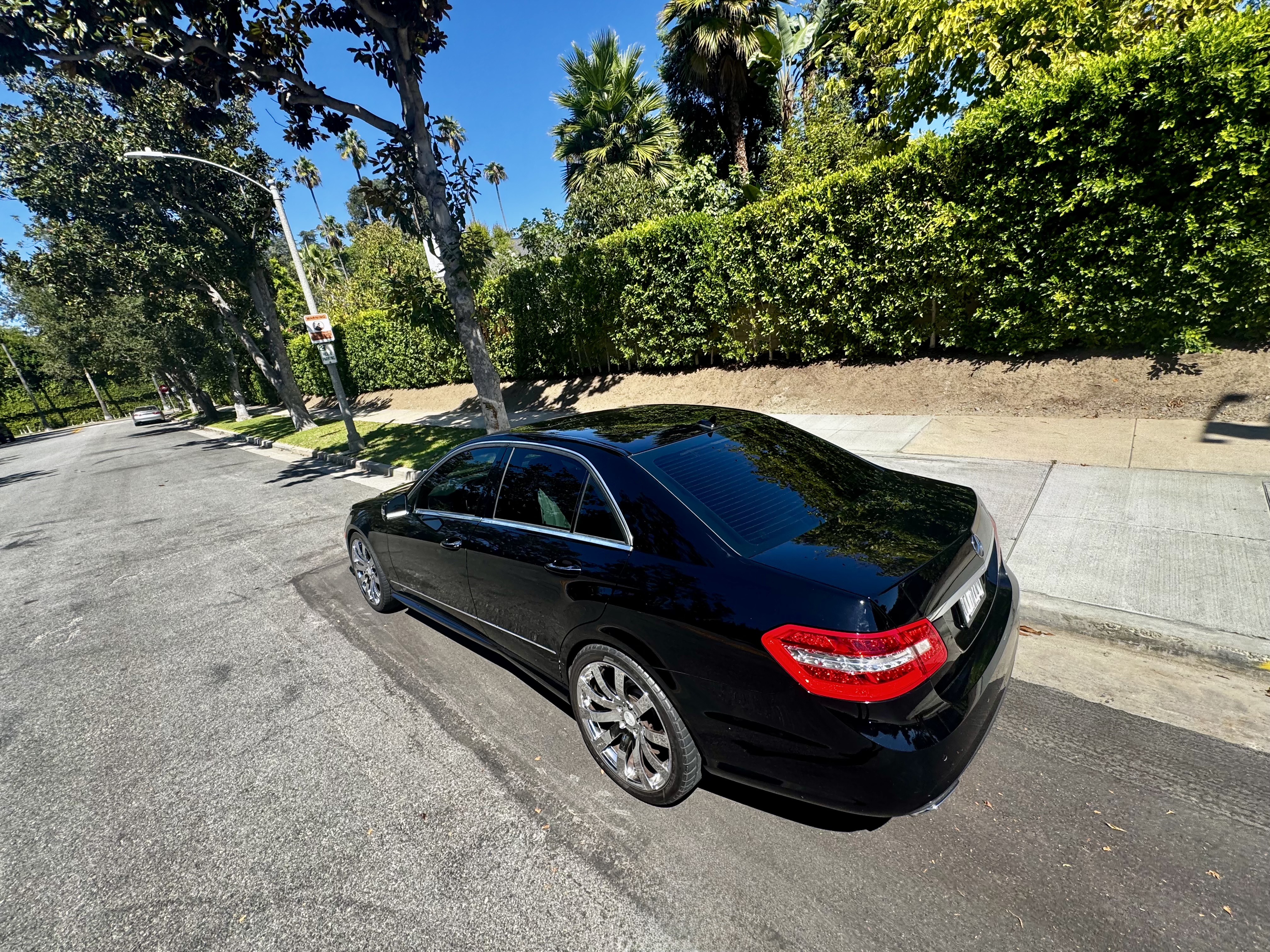 Used 2010 Mercedes-Benz E 350 Sedan image 4