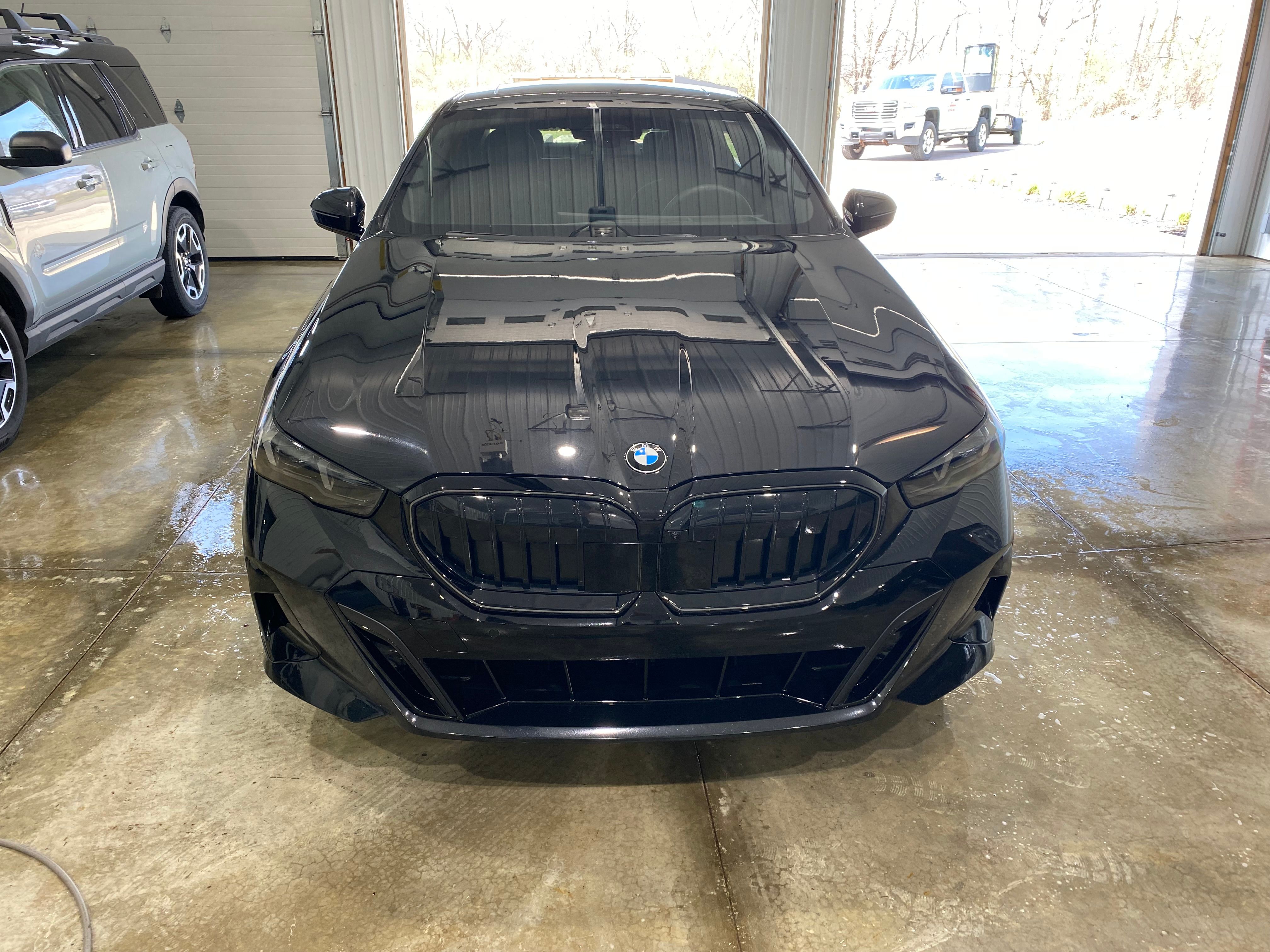 Used 2025 BMW 540i xDrive w/ M Sport Package AWD/4WD image 2